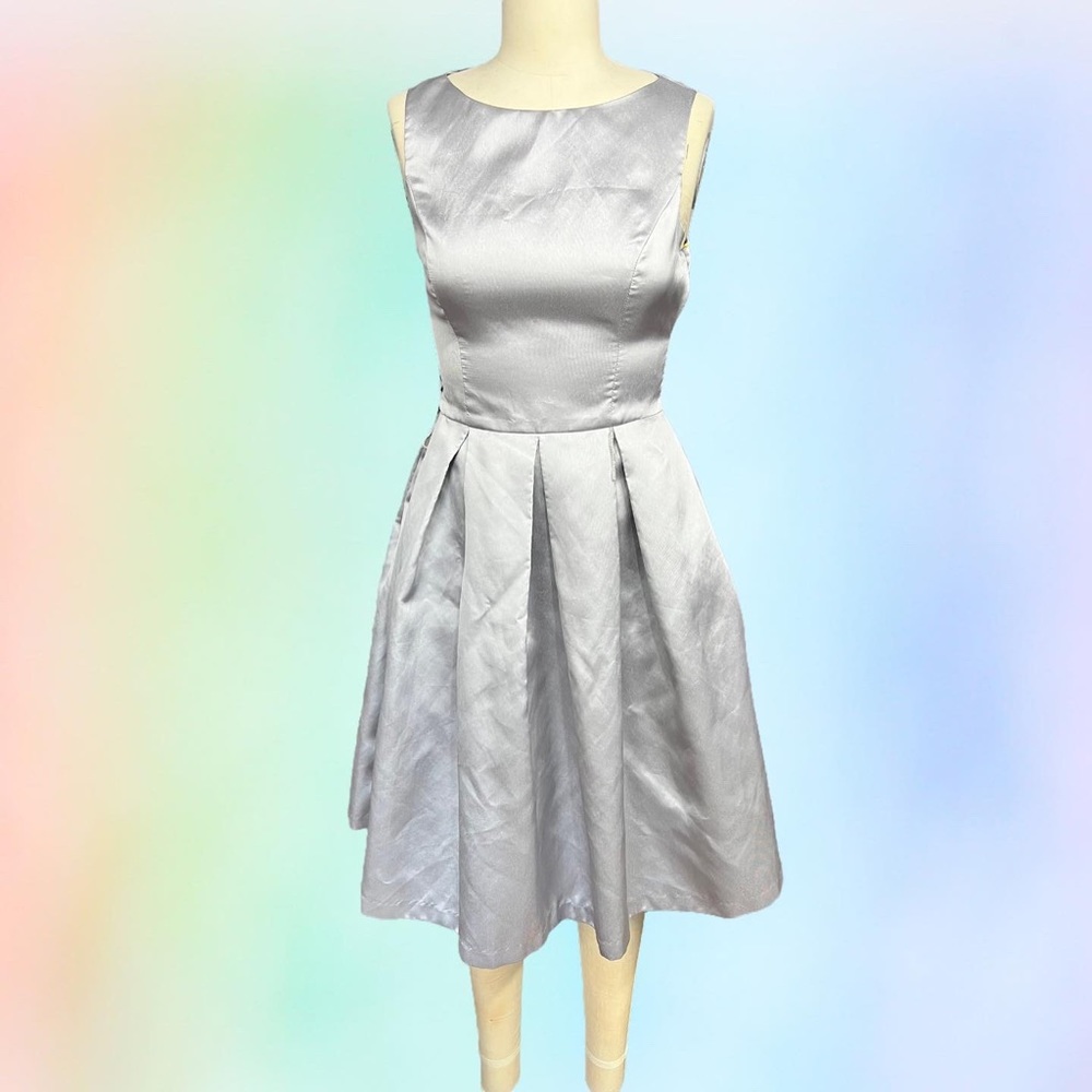 Silver pleated knee length fit and flare dress size 6 Isaac Mizrahi